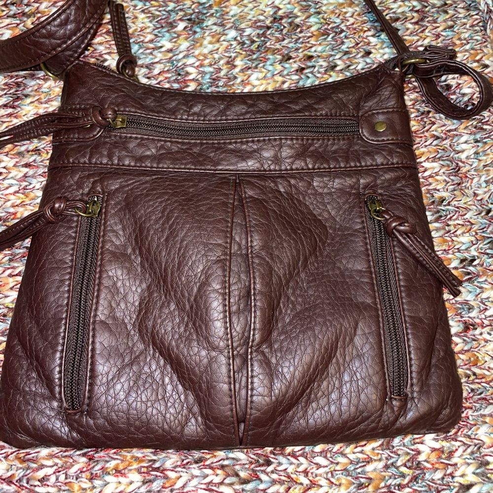 Brown hippie adjustable side strap purse.